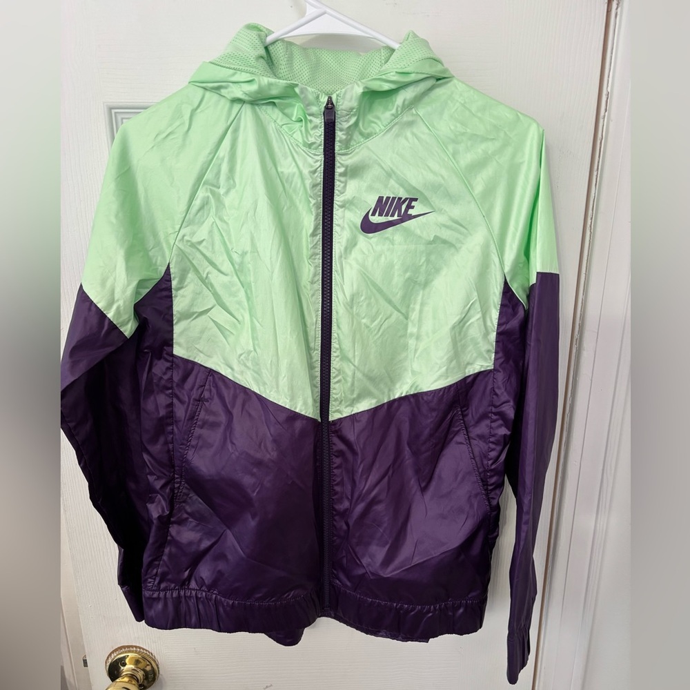 Nike Sportswear Windrunner Big Kids XL (Girls') Windbreaker Jacket DB8521-376
